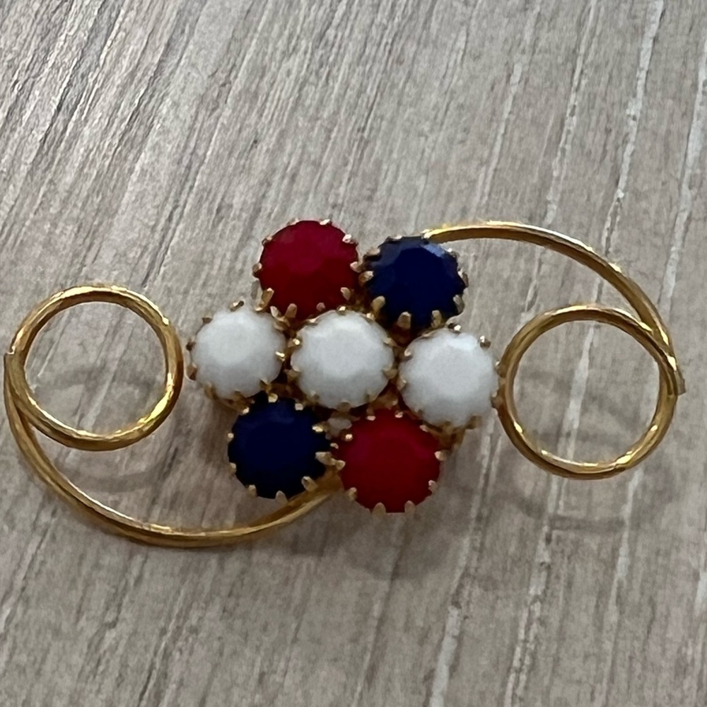 Vintage glass USA Unsigned Brooch